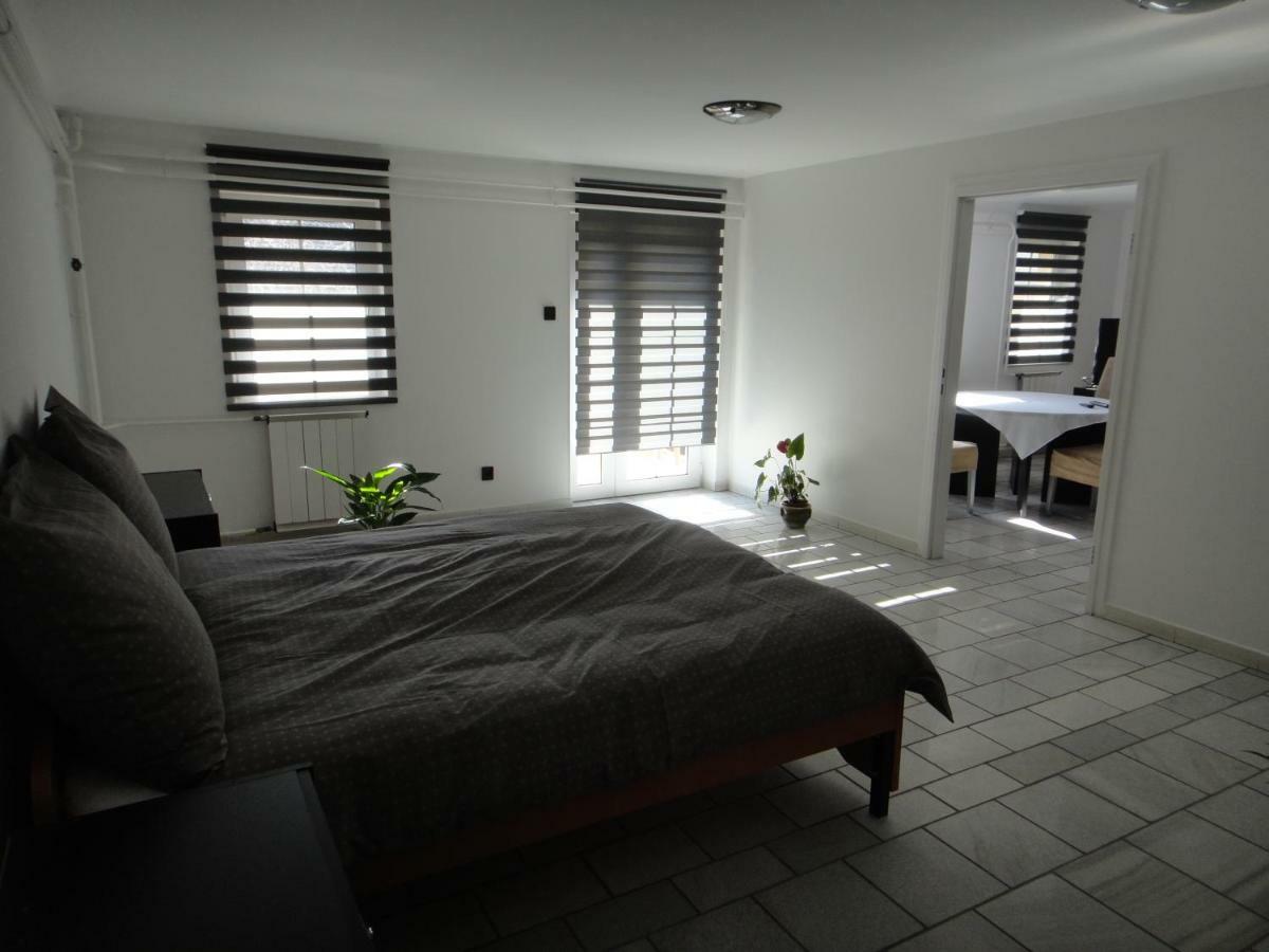 Appartamento Liliom Szeged Esterno foto